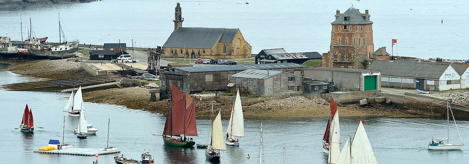 Volies de camaret sur mer, le port