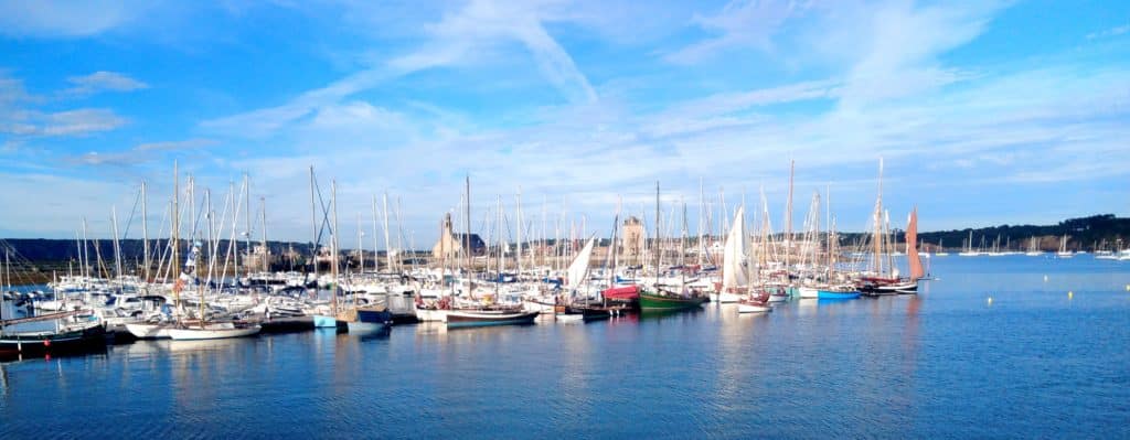 vieux gréements amarrés au port de Camaret